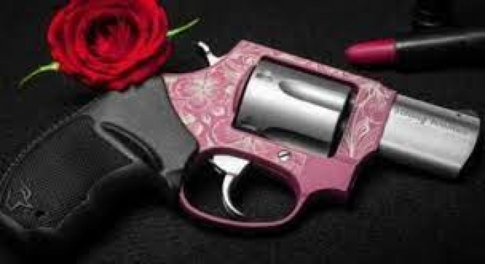 Comissão discute porte de arma de fogo para mulheres sob medida protetiva